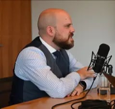 Duarte bei Podcastaufnahme-png-1
