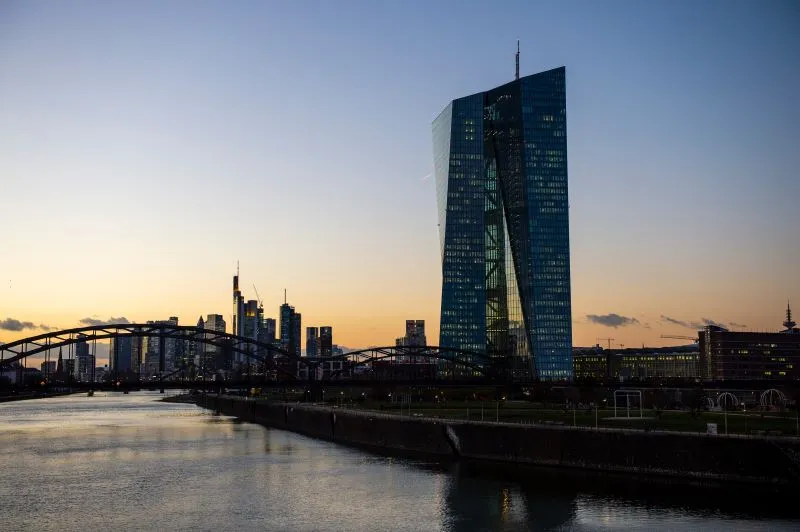 Bild der EZB bei Sonnenuntergang