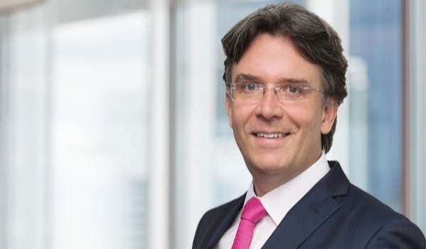 FRANK FISCHER ZIEHT SICH AUS DEM VORSTAND DER SHAREHOLDER VALUE BETEILIGUNGEN AG ZURÜCK - KONZENTRATION AUF DIE FONDSMANDATE DER SHAREHOLDER VALUE MANAGEMENT AG