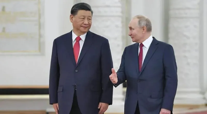 Xi und Putin in einer Diskussion
